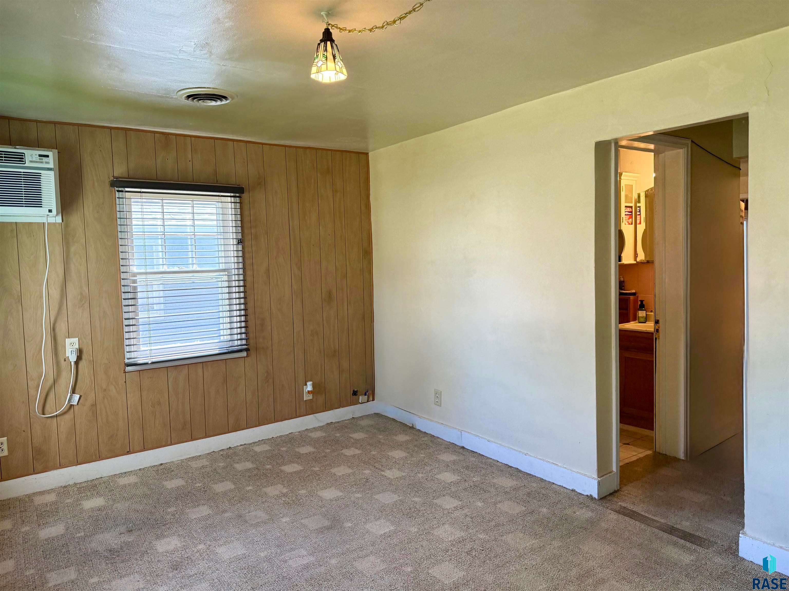 1031 E 1st Ave - Photo 2