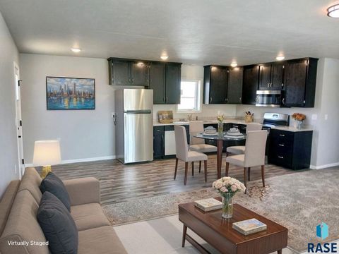 Photo of 305 N Willow Ave, Sioux Falls, SD 57104 (MLS # 22603465)