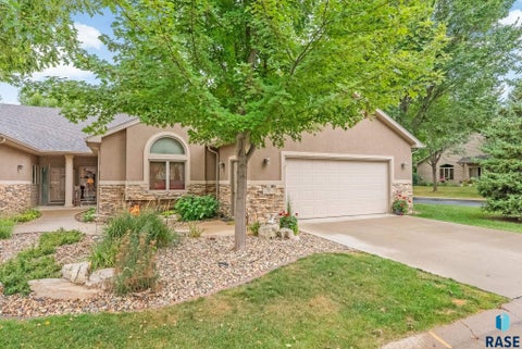 Photo of 711 70th Pl E E, Sioux Falls, SD 57108 (MLS # 22607711)