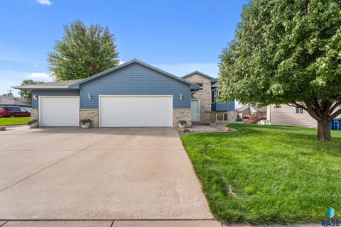 Photo of 4301 W Kathleen St, Sioux Falls, SD 57107 (MLS # 22607265)