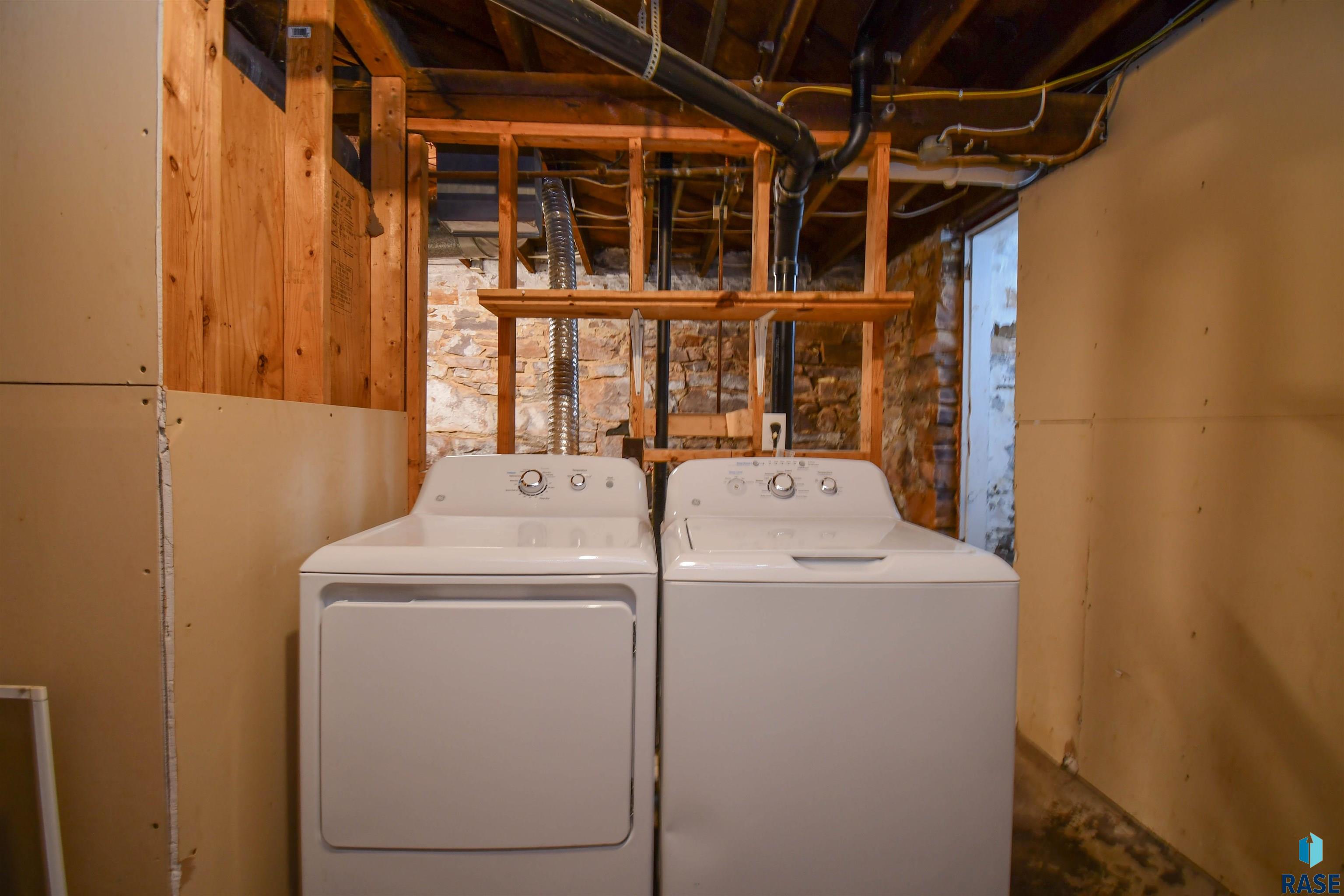 Sioux Falls, South Dakota 57104, United States, 3 Bedrooms Bedrooms, ,2 BathroomsBathrooms,Residential,Active,201350