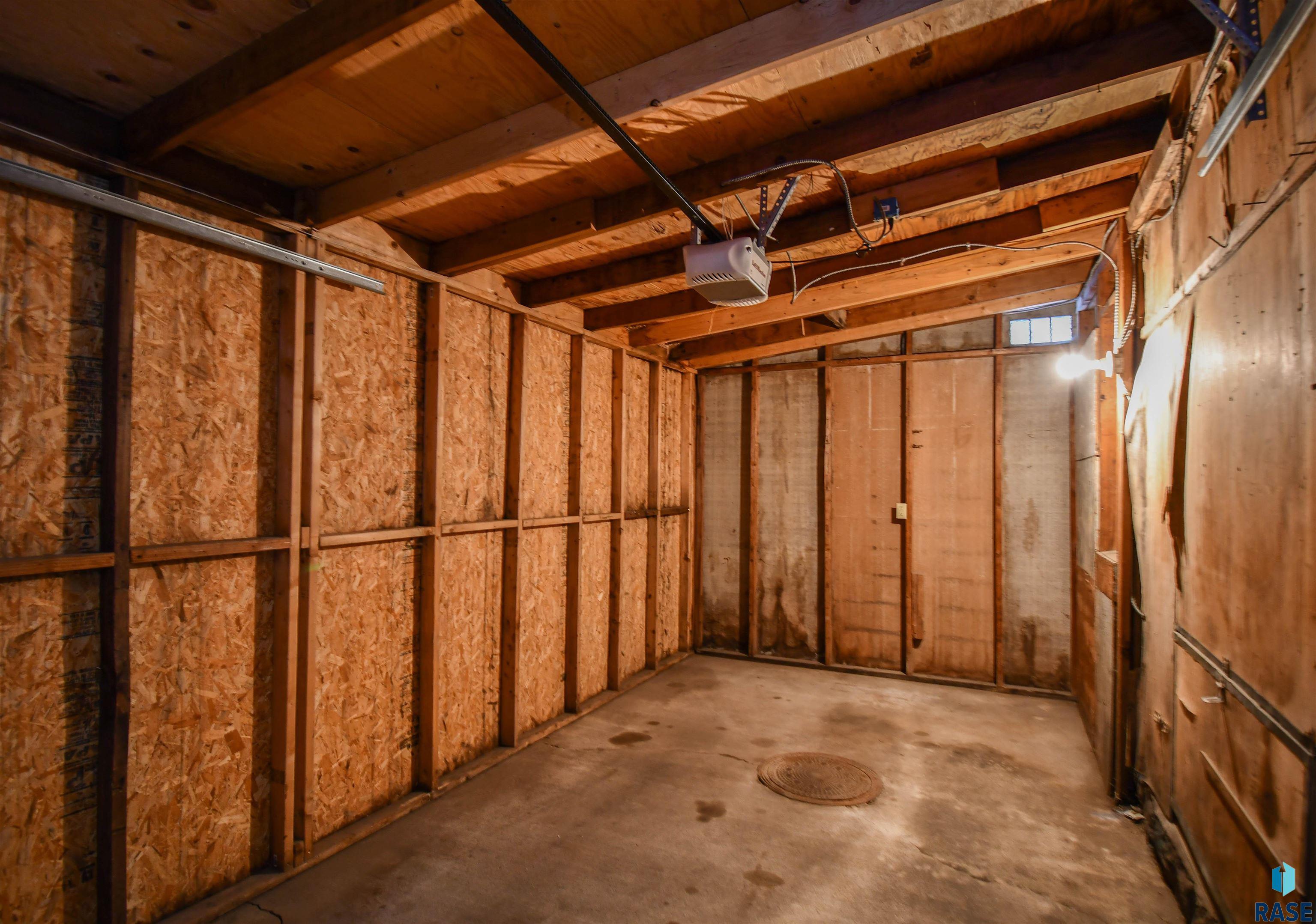 Sioux Falls, South Dakota 57104, United States, 3 Bedrooms Bedrooms, ,2 BathroomsBathrooms,Residential,Active,201350