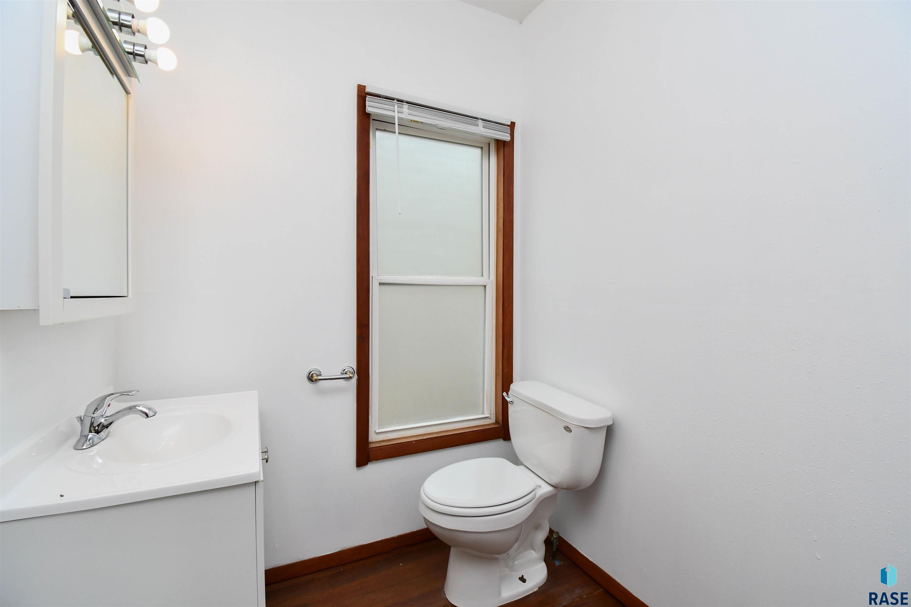 Sioux Falls, South Dakota 57104, United States, 3 Bedrooms Bedrooms, ,2 BathroomsBathrooms,Residential,Active,201350