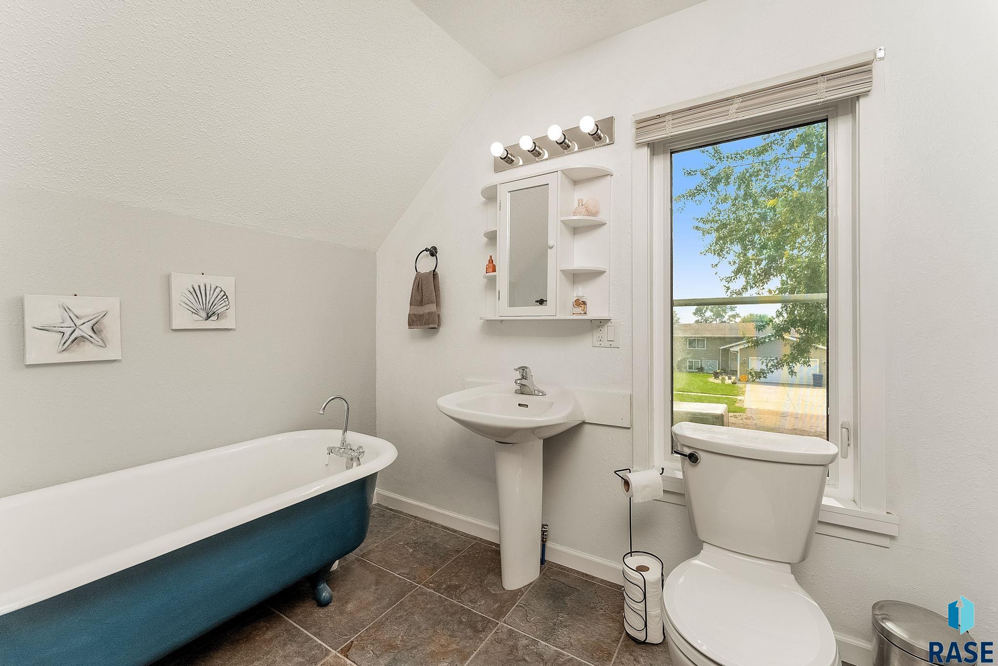 Centerville, South Dakota 57014, United States, 3 Bedrooms Bedrooms, ,2 BathroomsBathrooms,Residential,Active,242892