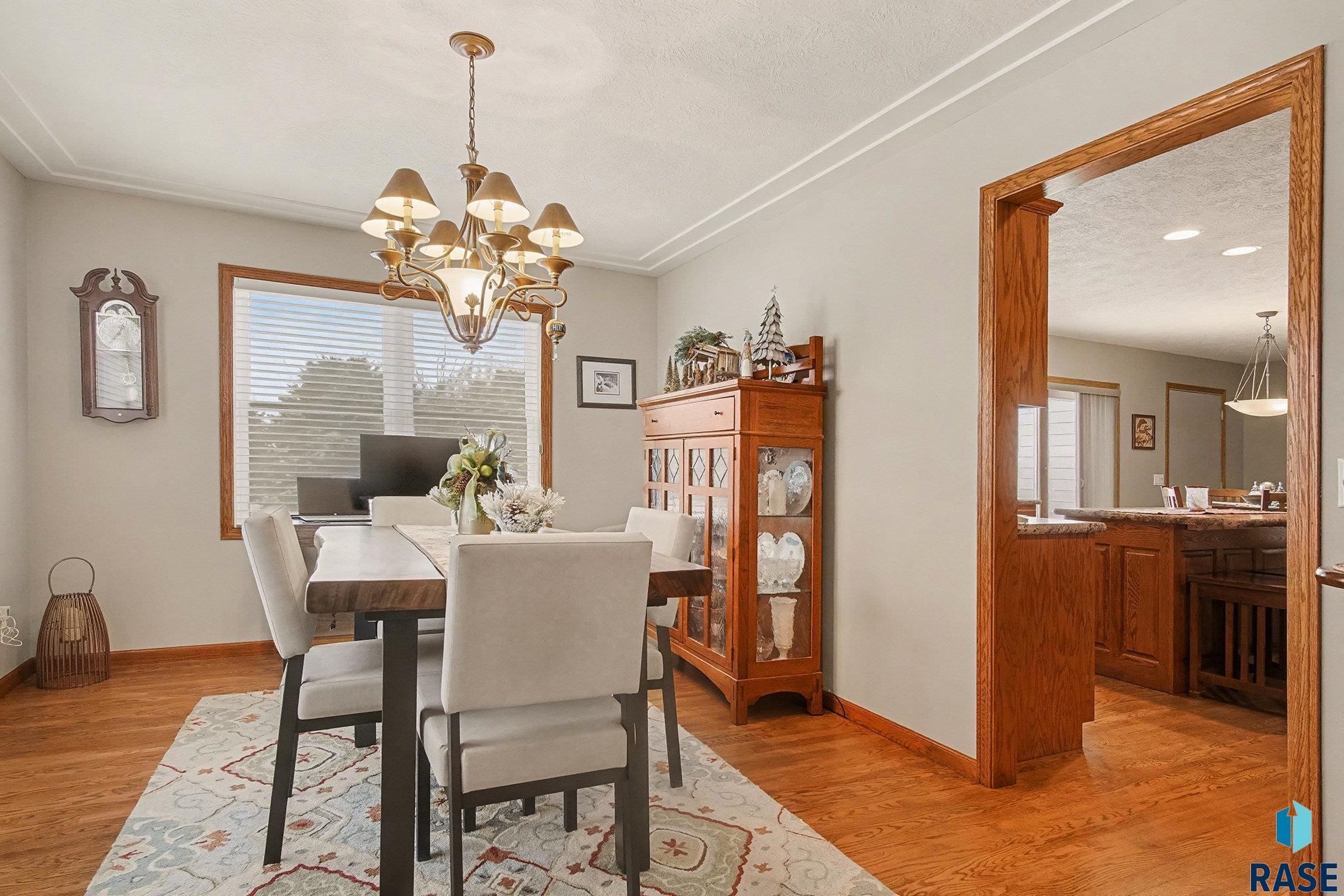 Sioux Falls, South Dakota 57106, United States, 4 Bedrooms Bedrooms, ,4 BathroomsBathrooms,Residential,Pending,254218