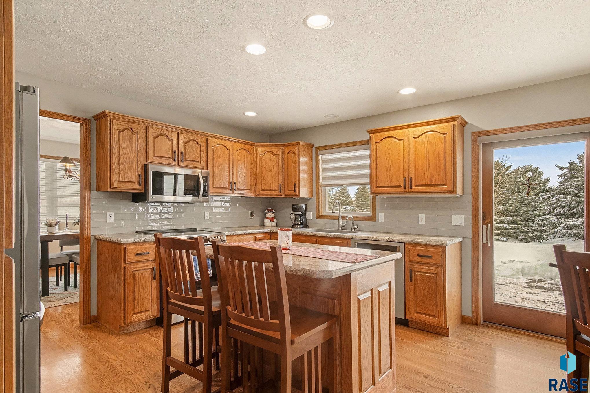 Sioux Falls, South Dakota 57106, United States, 4 Bedrooms Bedrooms, ,4 BathroomsBathrooms,Residential,Pending,254218