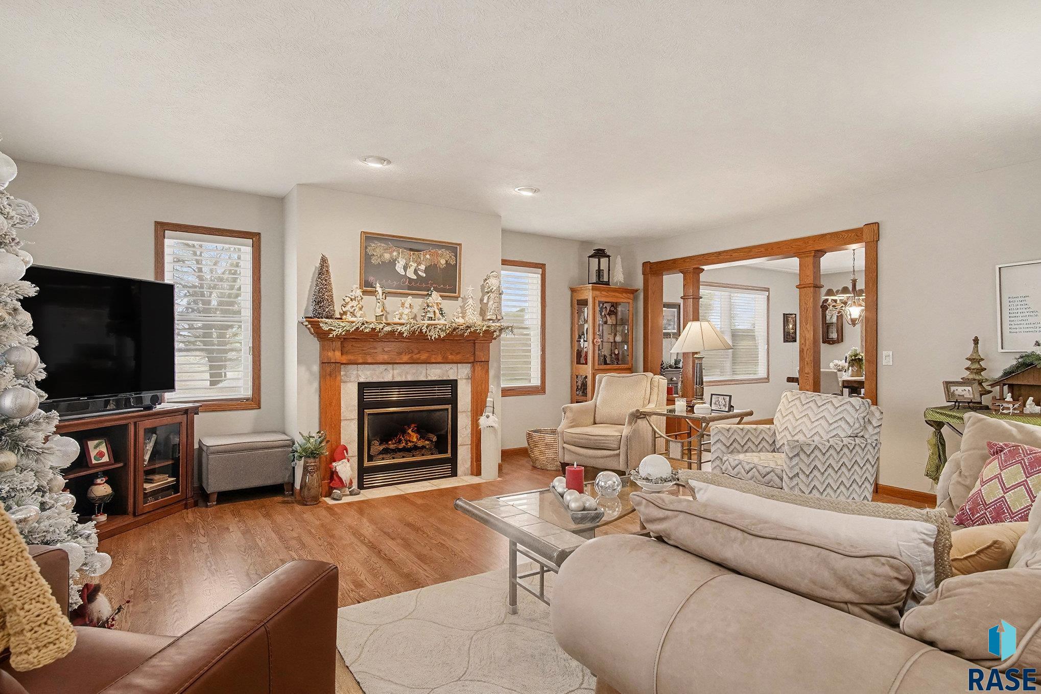 Sioux Falls, South Dakota 57106, United States, 4 Bedrooms Bedrooms, ,4 BathroomsBathrooms,Residential,Pending,254218