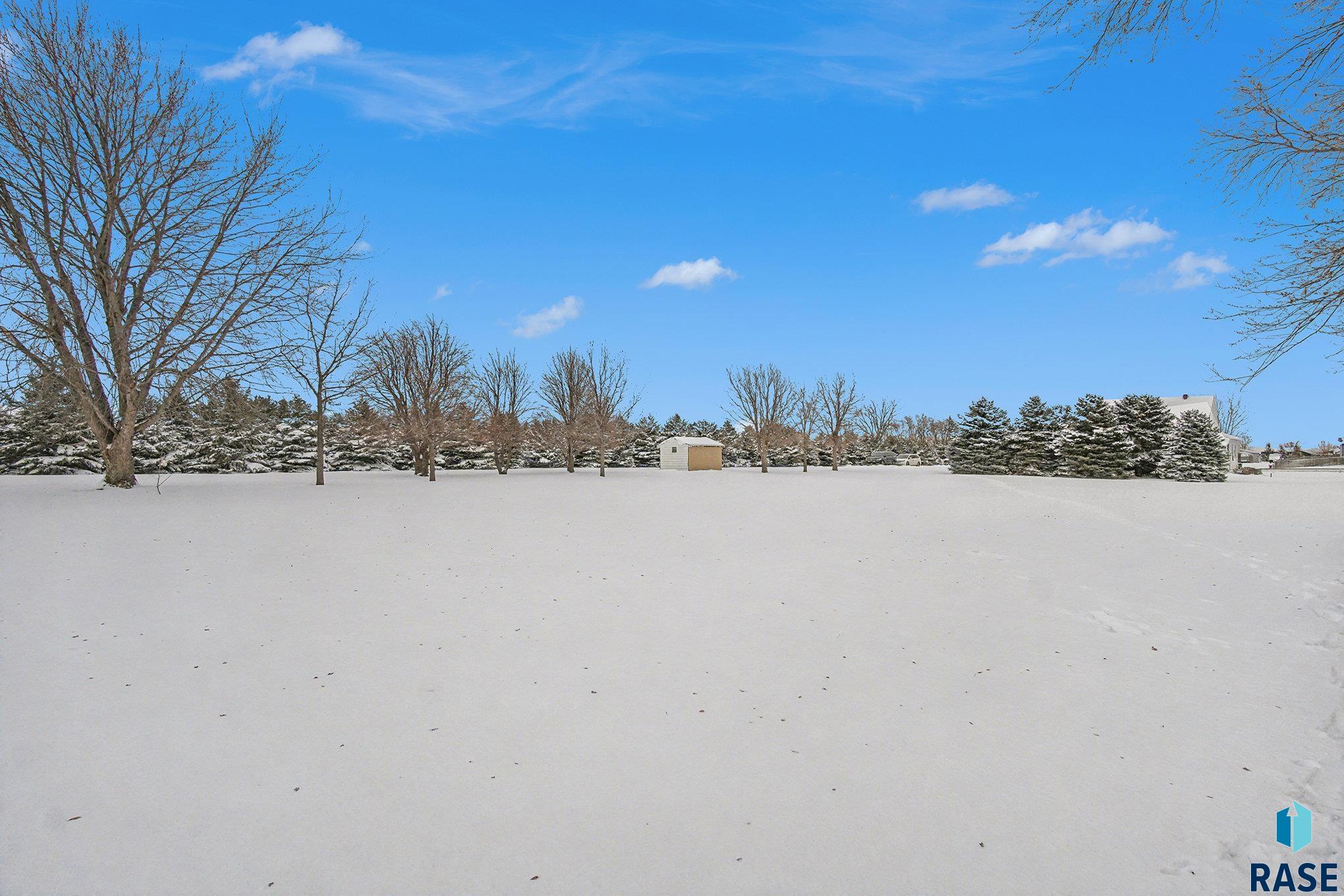 Sioux Falls, South Dakota 57106, United States, 4 Bedrooms Bedrooms, ,4 BathroomsBathrooms,Residential,Pending,254218