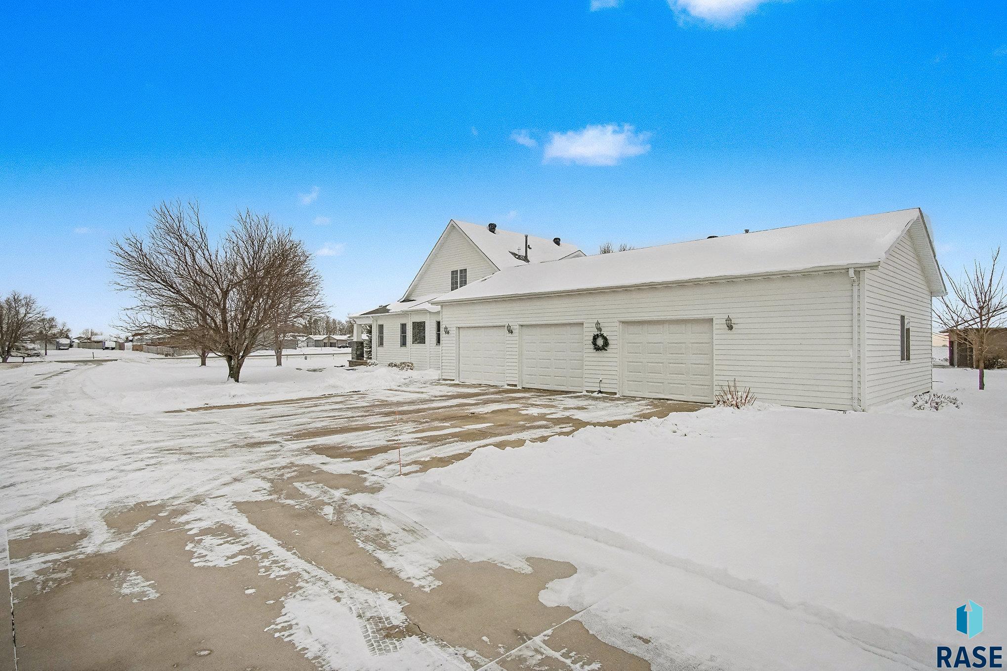 Sioux Falls, South Dakota 57106, United States, 4 Bedrooms Bedrooms, ,4 BathroomsBathrooms,Residential,Pending,254218