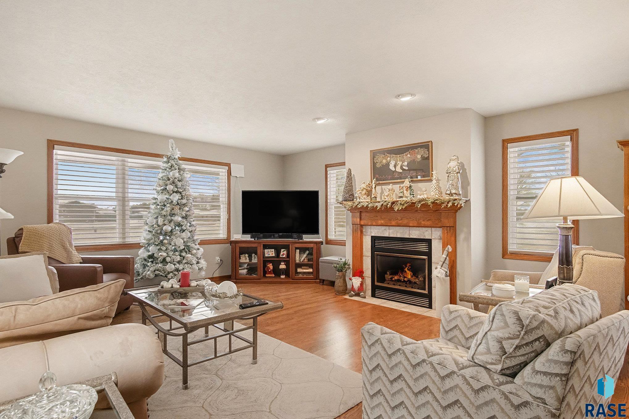 Sioux Falls, South Dakota 57106, United States, 4 Bedrooms Bedrooms, ,4 BathroomsBathrooms,Residential,Pending,254218