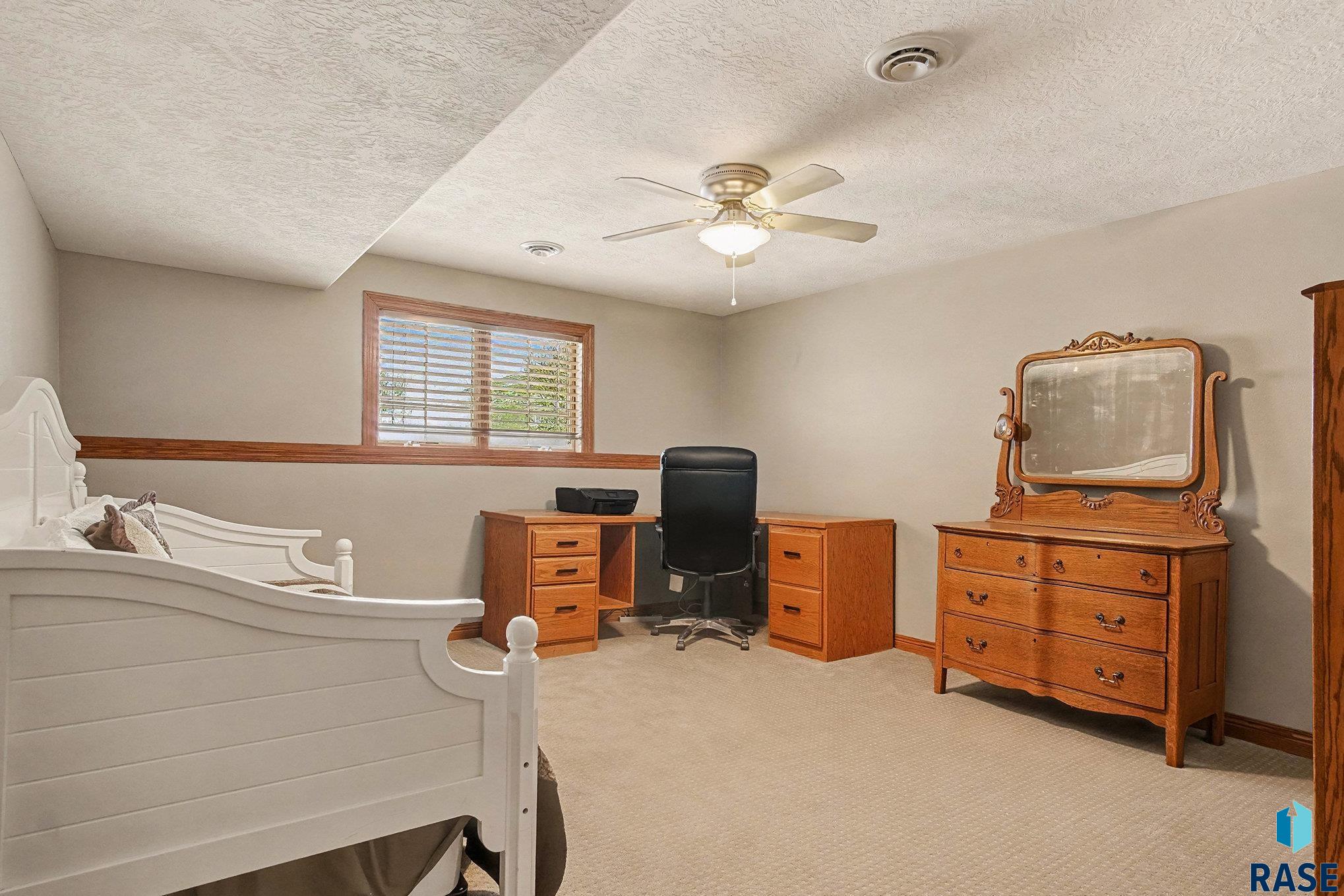 Sioux Falls, South Dakota 57106, United States, 4 Bedrooms Bedrooms, ,4 BathroomsBathrooms,Residential,Pending,254218