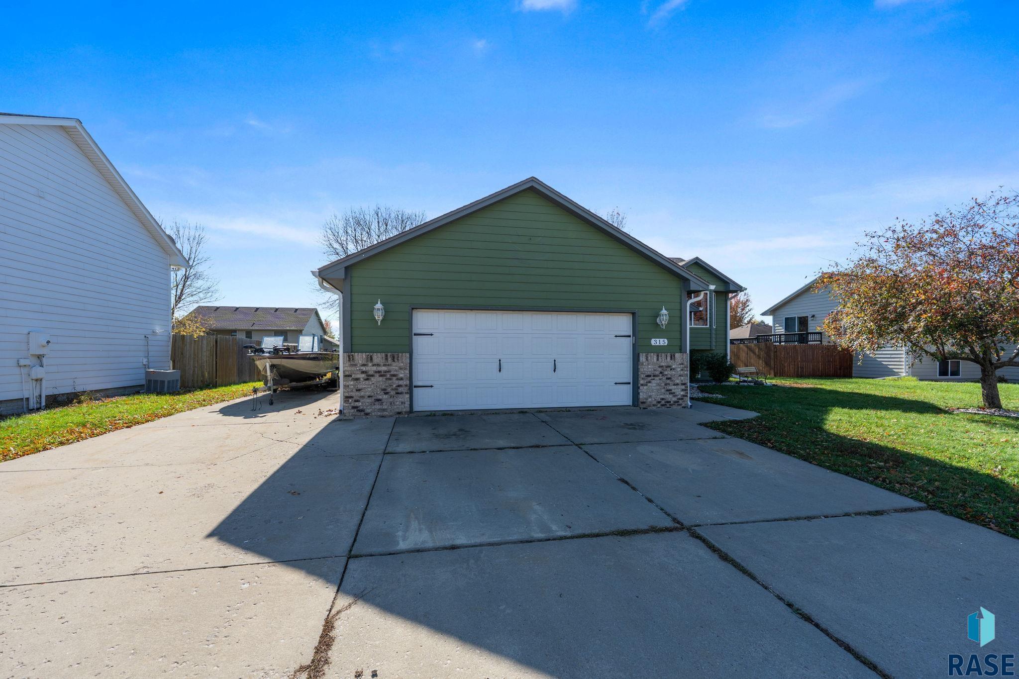 315 W 5th St