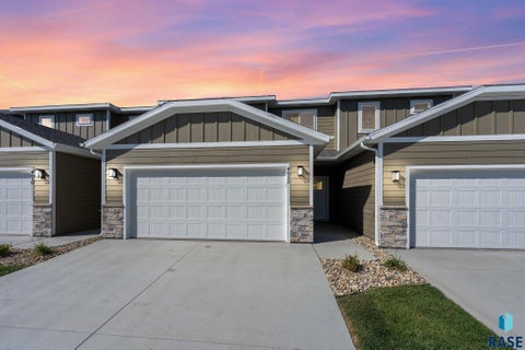 Photo of 4612 E Whisper Ridge Pl, Sioux Falls, SD 57108 (MLS # 22607470)