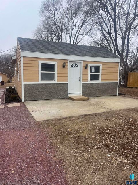 Photo of 3601 9Th Ave Ave, Sioux Falls, SD 57104 (MLS # 22602041)