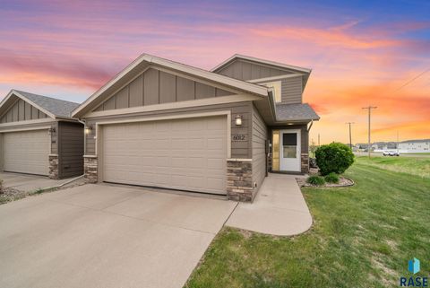 Photo of 6012 S Plainside Pl, Sioux Falls, SD 57108 (MLS # 22603737)