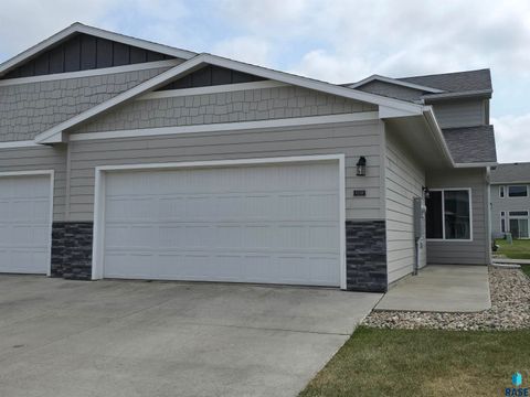 Photo of 6156 S Alki Pl Place, Sioux Falls, SD 57108 (MLS # 22508475)