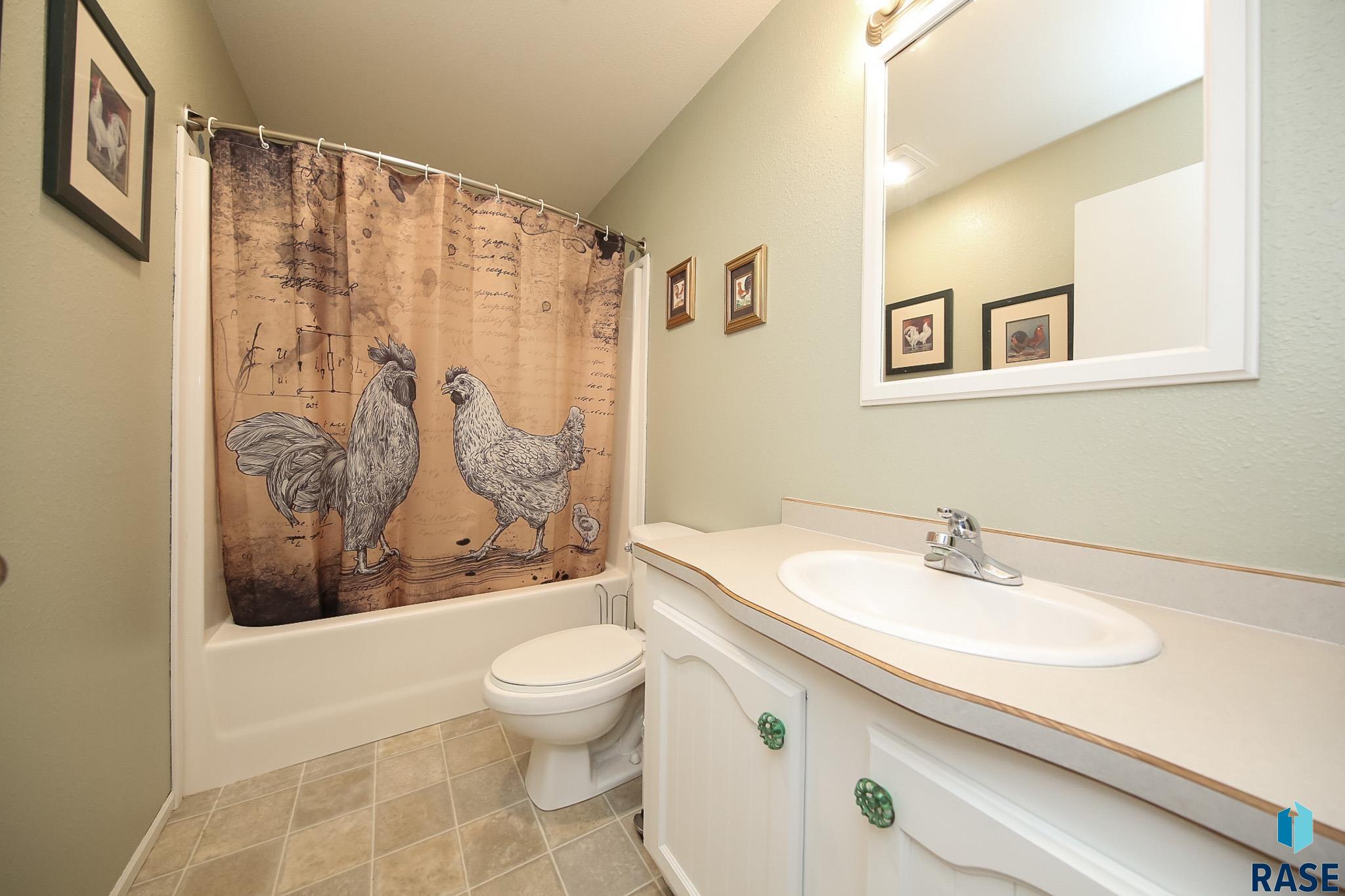 Colman, South Dakota 57017, United States, 4 Bedrooms Bedrooms, ,3 BathroomsBathrooms,Residential,Active,201749