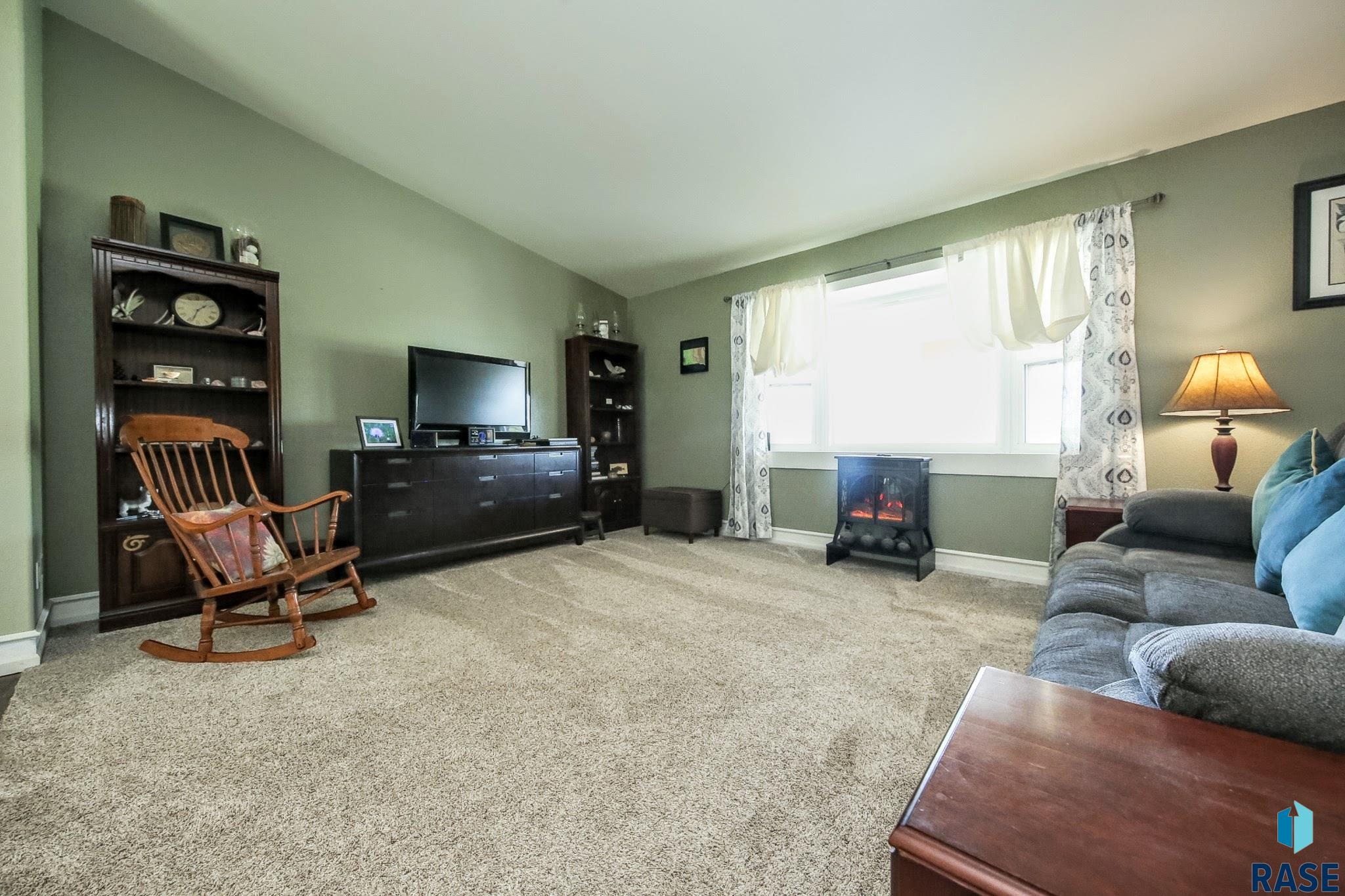 Colman, South Dakota 57017, United States, 4 Bedrooms Bedrooms, ,3 BathroomsBathrooms,Residential,Active,201749