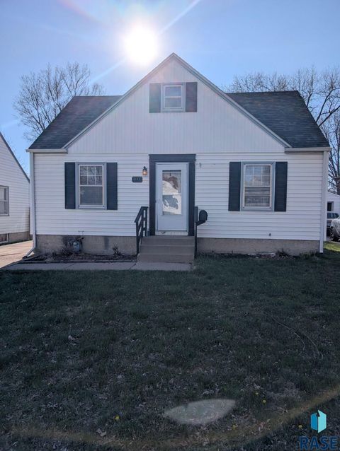 Photo of 317 N Grange Ave, Sioux Falls, SD 57104 (MLS # 22602649)