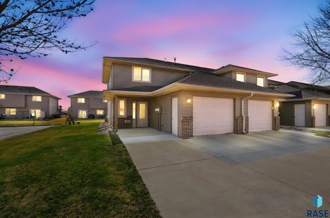 Photo of 8509 W Grinn Pl 33 #33, Sioux Falls, SD 57106 (MLS # 22601978)