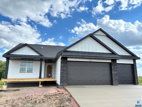 Homes For Sale - 5625 E Ashwood Circle<br/> Lincoln County, Sioux Falls, SD 57108