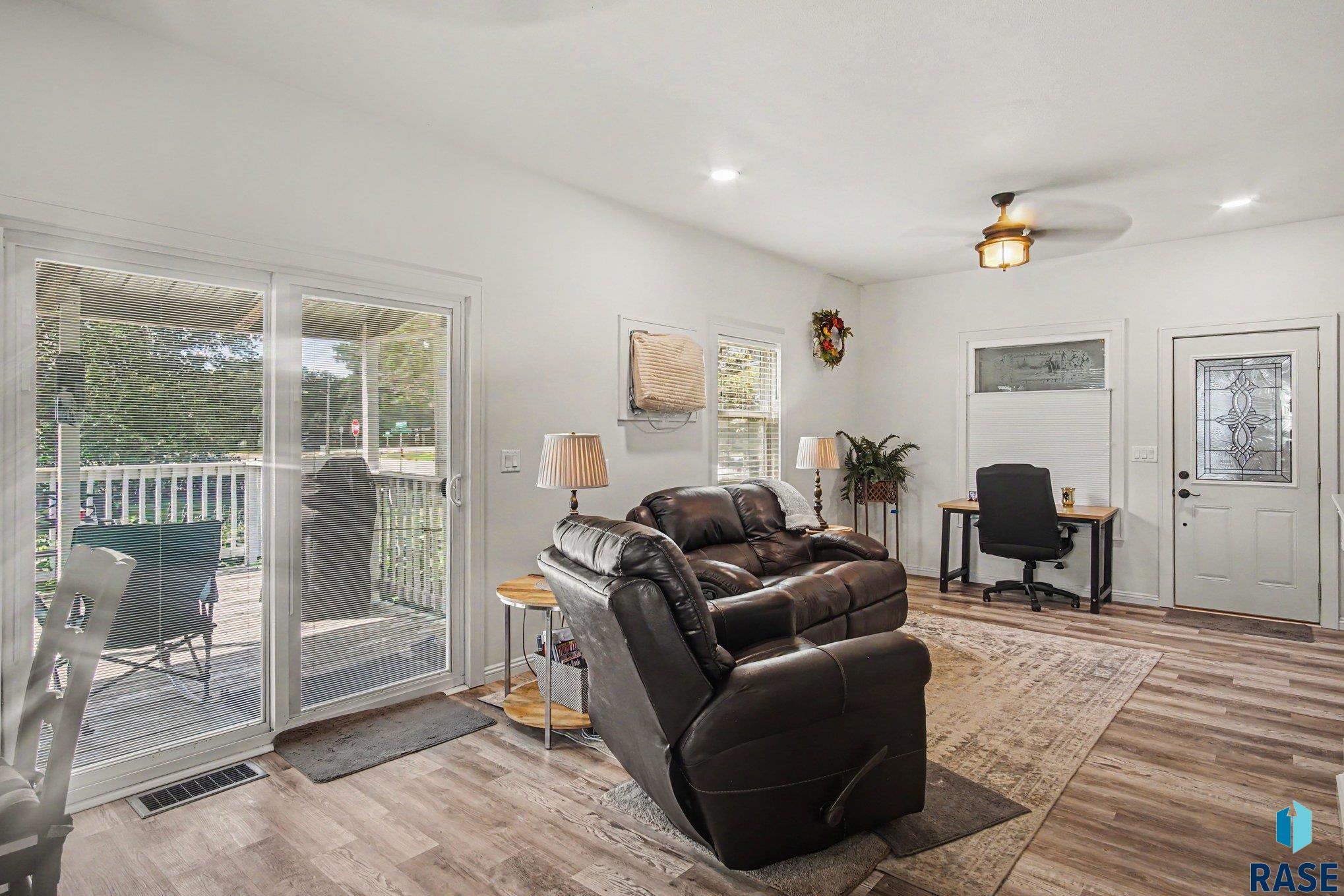 402 S Maple St - Photo 4
