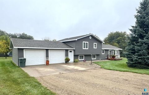 Photo of 306 N Catalpa St, Saint Lawrence, SD 57373 (MLS # 22602587)