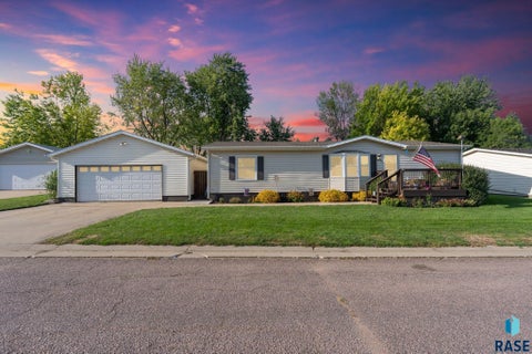Mobile Home For Sale - 114 N Cheers Place<br/> Sioux Falls, SD 57107