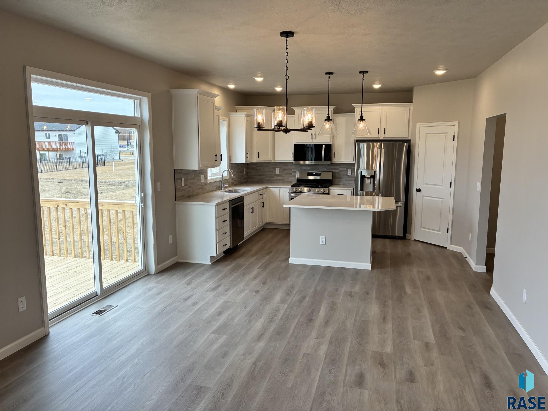 2001 N Valley View Rd