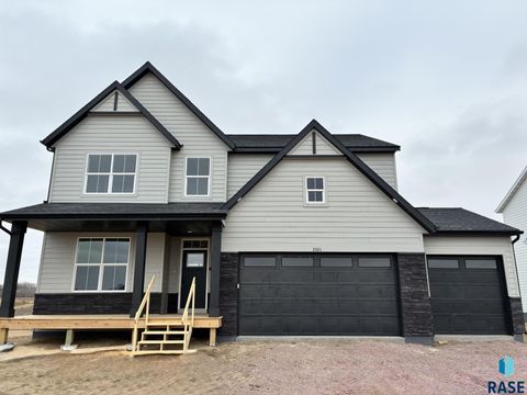Photo of 2001 N Valley View Rd, Sioux Falls, SD 57107 (MLS # 22601762)
