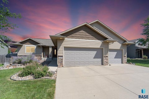 Homes For Sale - 5208 S Breezeway Avenue<br/> Sioux Falls, SD 57108