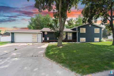 Homes For Sale - 1501 E Sylvan Circle<br/> Minnehaha County, Brandon, SD 57005