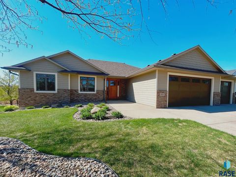 Photo of 305 E 77th St, Sioux Falls, SD 57108 (MLS # 22601087)