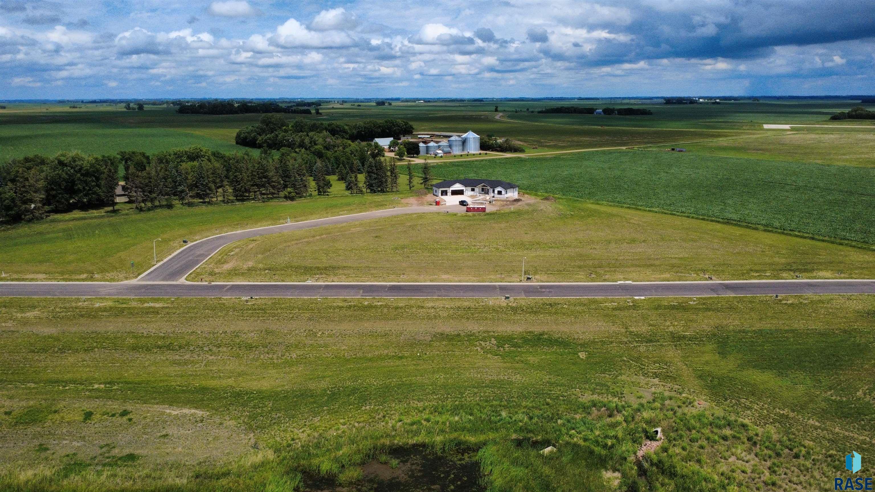 Photo 1 of 17 — 910 Harter Dr, Madison, SD 57042