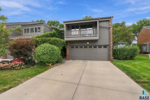 Photo of 2901 S Ridgeview Way, Sioux Falls, SD 57105 (MLS # 22607327)