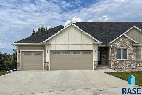 Photo of 8112 E Norway Pines Trl, Sioux Falls, SD 57110 (MLS # 22601990)