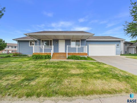 Photo of 4401 W Antelope Dr, Sioux Falls, SD 57107 (MLS # 22603624)