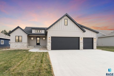 Photo of 504 N Piper Cir Circle, Sioux Falls, SD 57110 (MLS # 22508477)