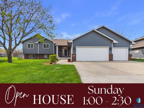 Photo of 4040 S Brady Ct, Sioux Falls, SD 57103 (MLS # 22602974)