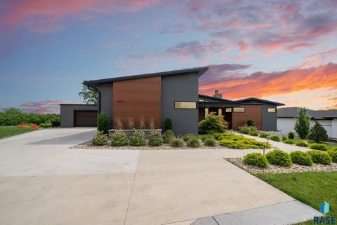 Photo of 1608 S Scarlet Oak Pl, Sioux Falls, SD 57110 (MLS # 22602862)