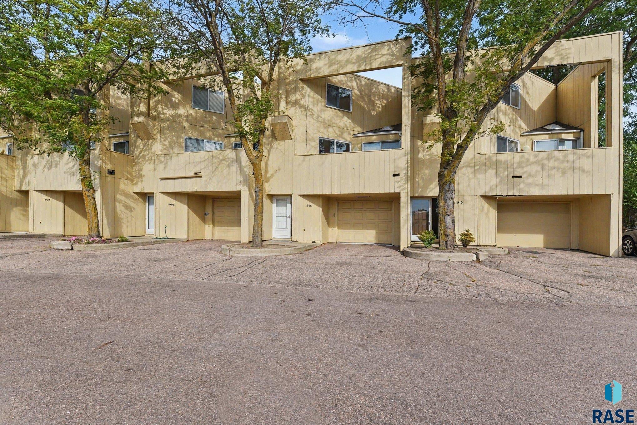1908 S Southeastern Ave
