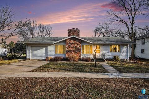 Homes For Sale - 302 E 2nd Street<br/> Marion, SD 57043