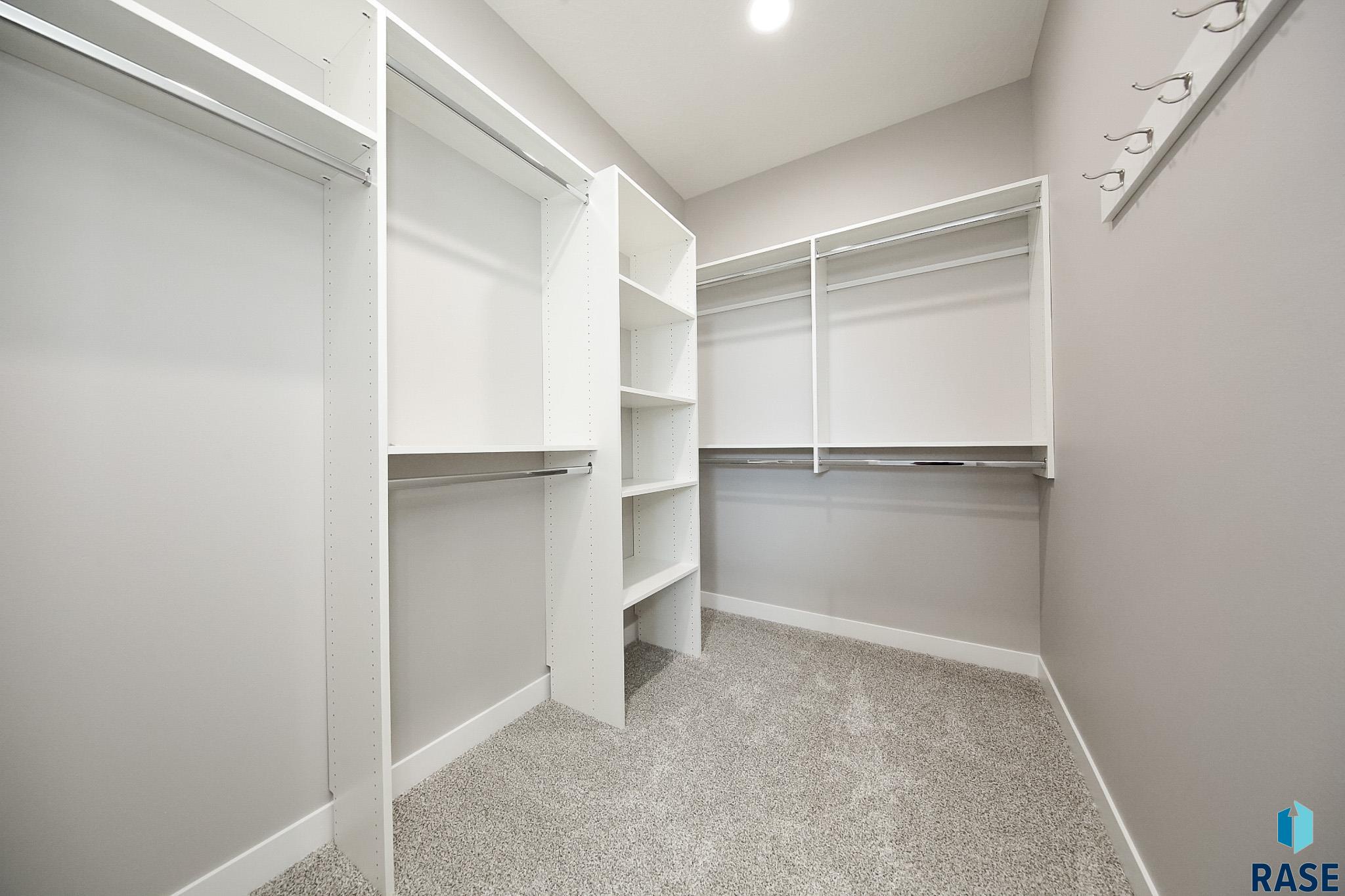 Tea, South Dakota 57064, United States, 3 Bedrooms Bedrooms, ,2 BathroomsBathrooms,Residential,Active,171666