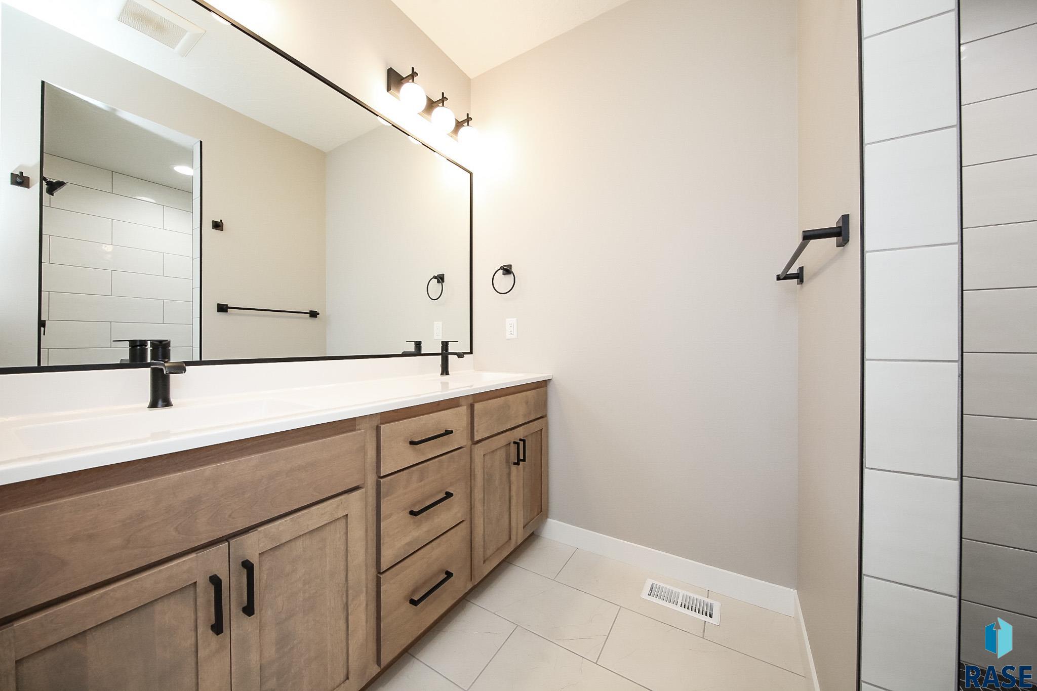 Tea, South Dakota 57064, United States, 3 Bedrooms Bedrooms, ,2 BathroomsBathrooms,Residential,Active,171666