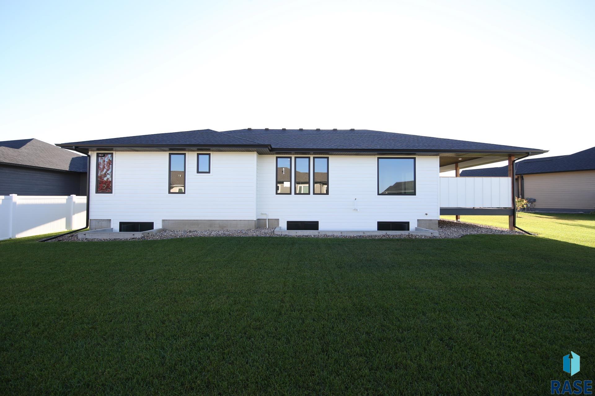 Tea, South Dakota 57064, United States, 3 Bedrooms Bedrooms, ,2 BathroomsBathrooms,Residential,Active,171666