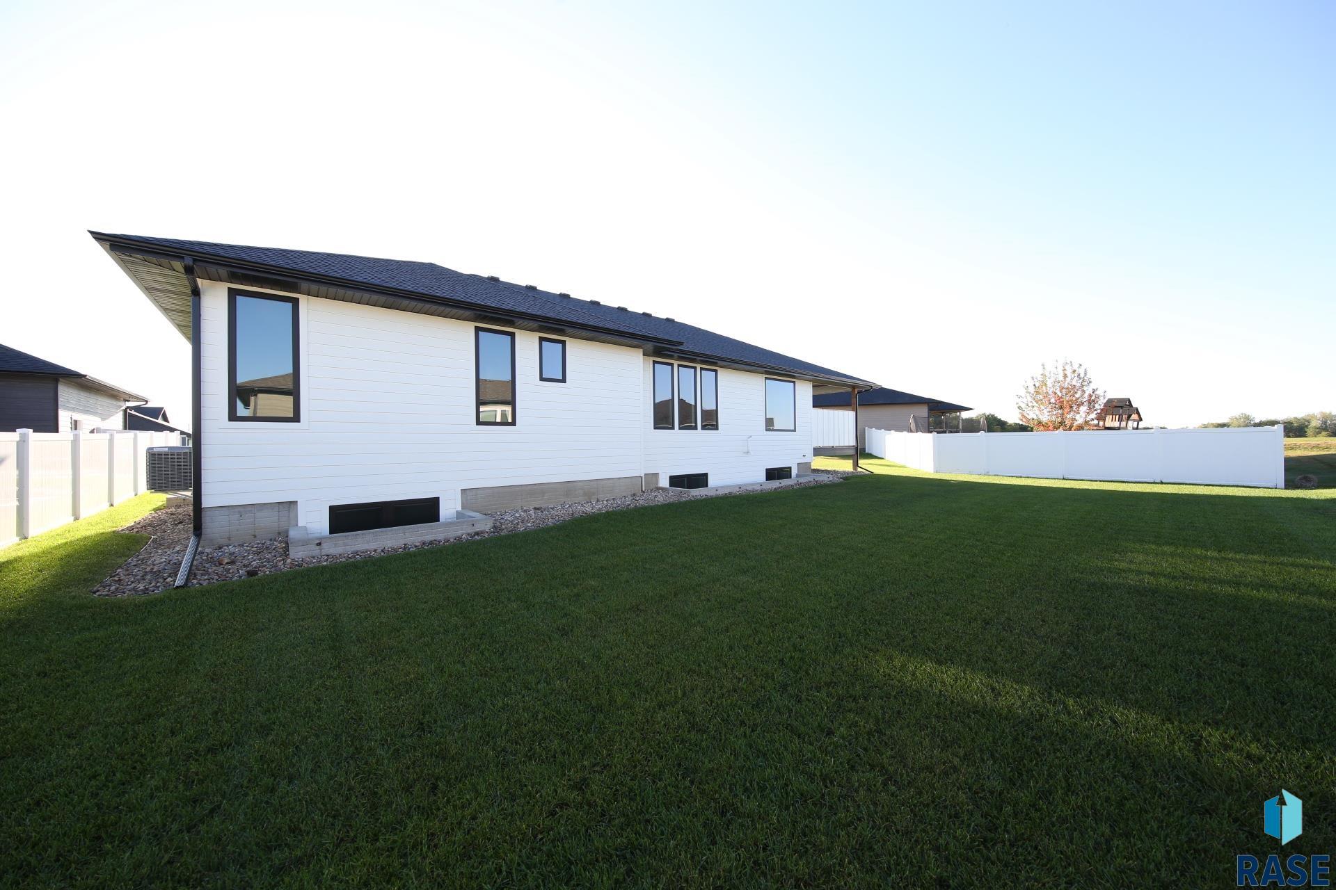 Tea, South Dakota 57064, United States, 3 Bedrooms Bedrooms, ,2 BathroomsBathrooms,Residential,Active,171666