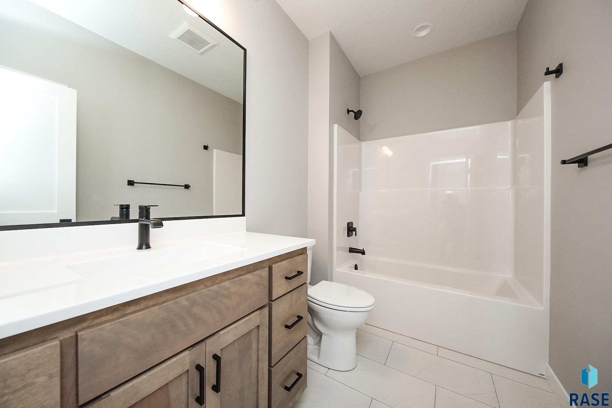 Tea, South Dakota 57064, United States, 3 Bedrooms Bedrooms, ,2 BathroomsBathrooms,Residential,Active,171666