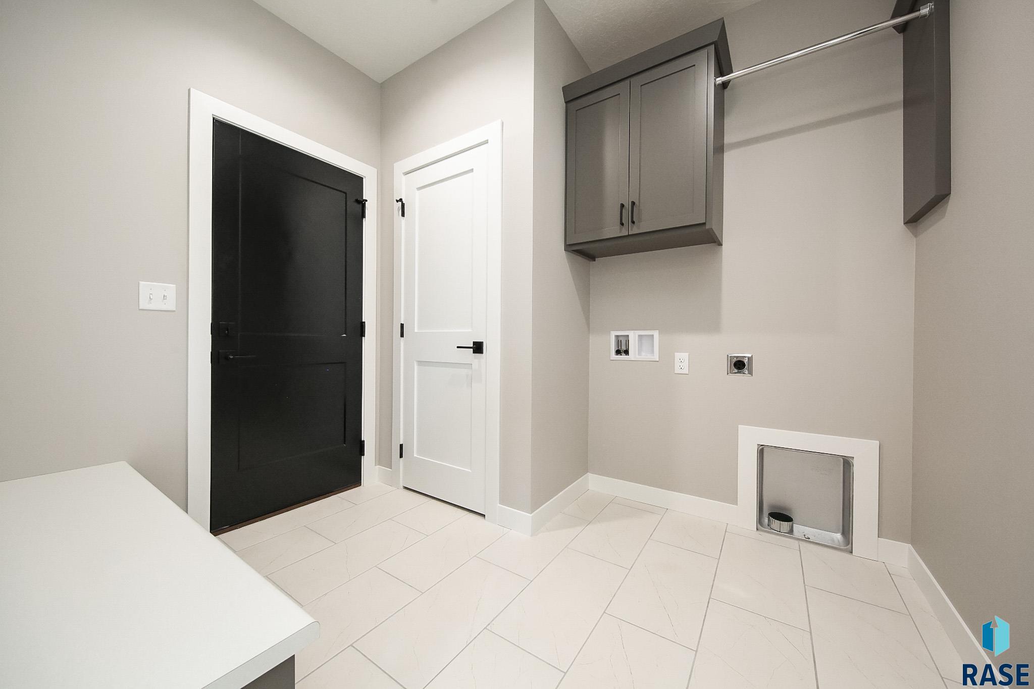 Tea, South Dakota 57064, United States, 3 Bedrooms Bedrooms, ,2 BathroomsBathrooms,Residential,Active,171666