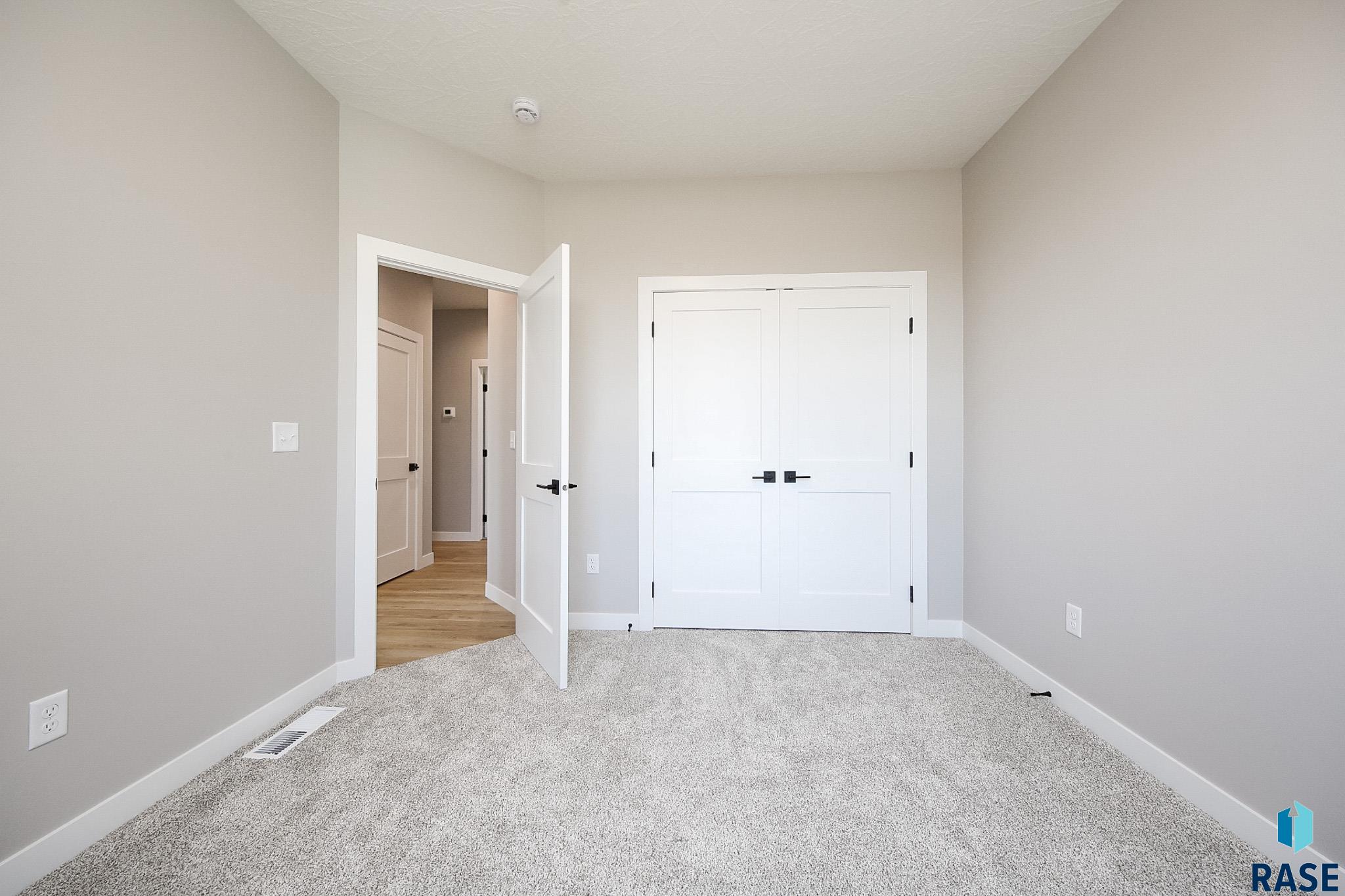 Tea, South Dakota 57064, United States, 3 Bedrooms Bedrooms, ,2 BathroomsBathrooms,Residential,Active,171666