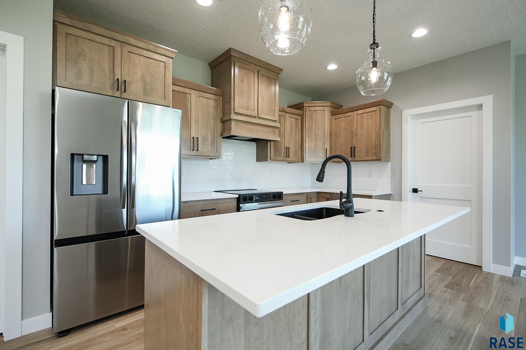 Tea, South Dakota 57064, United States, 3 Bedrooms Bedrooms, ,2 BathroomsBathrooms,Residential,Active,171666